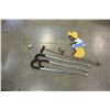 Image 1 : LOT OF CANES AND FISHERMAN FIGURE