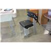 Image 3 : GLASS TOP DINING TABLE AND 4 CHAIRS