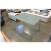 Image 5 : GLASS TOP DINING TABLE AND 4 CHAIRS