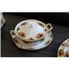 Image 3 : LOT OF ROYAL ALBERT OLD COUNTRY ROSES SERVING PIECES