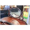 Image 4 : MODERN VANITY STAND