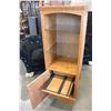 Image 2 : OAK ILLUMINATED BOOKSHELF