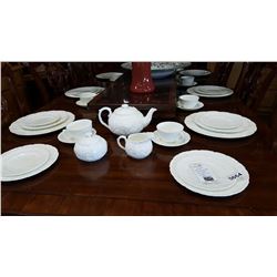 COALPORT COUNTRYWARE LUNCHEON PLATES AND TEA SET WITH POT CREAMA AND SUGAR