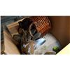 Image 2 : BOX OF DECORATIVE BASKETS, BOWL AND LAMP
