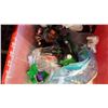 Image 3 : LIDDED TOTE OF TOYS, STARWARS, HULK, ETC