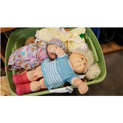 TOTE OF CABBAGE PATCH DOLLS AND ACCESSORIES