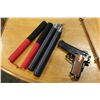 Image 2 : 2 NUMCHUCKS AND BB GUN