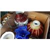Image 2 : BOX OF ART GLASS AND OTHER VASES