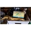 Image 5 : 2 BOXES OF OIL LANTERNS, CAKE DISH, AND FIGURES