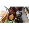 Image 2 : BOX OF WOOD CARVING HORNS AND CONTAINERS
