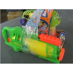 Bundle of kids outdoor water fun / Super soaker / bubbles / wigglin sprinkler