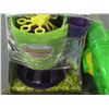 Image 3 : Bundle of kids outdoor water fun / Super soaker / bubbles / wigglin sprinkler