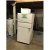 Image 2 : BLACK GAS STOVE & WHITE FRIDGE