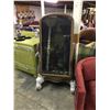 Image 2 : PAIR OF RED MODERN LOBBY CHAIRS & WOOD FRAMED MOBILE MIRROR