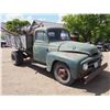 Image 4 : International Truck 1 Ton Gas, Box And Hoist, Split Back Window, 6 Cylinder