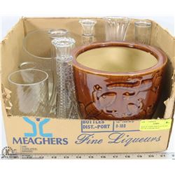 BOX OF VASES AND CLAY PLANT POT W/ A GECHO ON IT