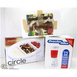 BOX WITH LAWN ORNAMENTS, 12 SPEED BLENDER AND DELI