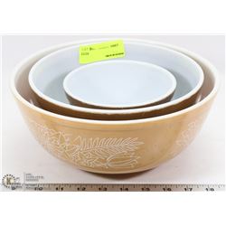 SET OF 3 PYREX KITCHEN BOWLS