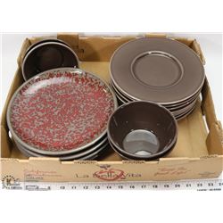 FLAT OF ASSORTED DARK TONE PLATES & BOWLS