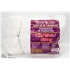 Image 1 : 1LB BAG OF 100% ACRYLIC YARN WHITE