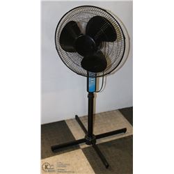 BLACK FLOOR FAN