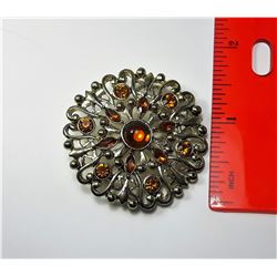 13 - VINTAGE GOLD TONE BROOCH