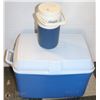 Image 1 : RUBBERMAID 84 L CAMP COOLER WITH