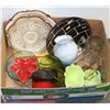 Image 1 : LARGE ESTATE BOX OF SERVING DISHES AND MORE.