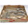 Image 1 : FLAT OF KITCHEN UTENSILS INCL. WHISKS, TONGS