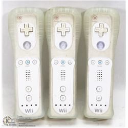 FLAT WITH 3 NINTENDO WII CONTROLLERS