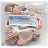 Image 1 : LARGE BAG OF DRUG STORE CLOSURE MAKE UP