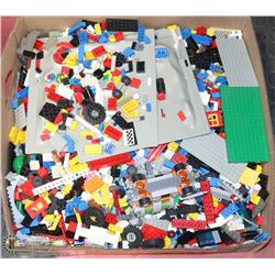 EXTRA LARGE BOX FULL OF LEGO - HOUSEHOLD