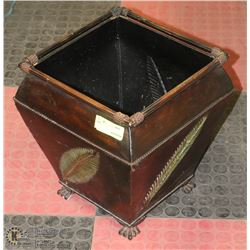 METAL INDOOR/OUTDOOR PLANTER