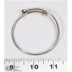 STERLING SILVER BANGLE BRACELET.