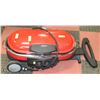 Image 1 : COLLAPSIBLE COLEMAN GRILL WITH WHEELS