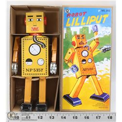 TIN WIND UP ROBOT IN BOX.
