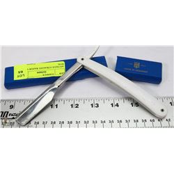 ANTIQUE STRAIGHT RAZOR WITH BOX.