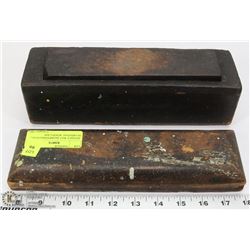 ANTIQUE WET SHARPENING STONE IN ORIGINAL WOOD CASE