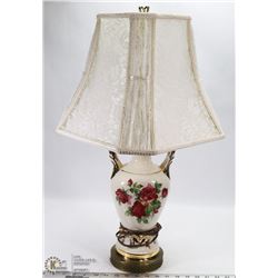 VINTAGE ESTATE PORCELAiN LAMP