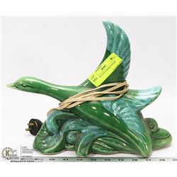 VINTAGE CLAY CANADA GOOSE LAMP