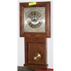 1970S WALL CLOCK BATTERY OPERATED (WORKS)
