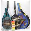 Image 1 : LOT OF 4 RACQUETS IN SLEEVES WITH TUBE OF TENNIS
