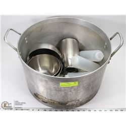 LARGE HEAVY COOK POT, APPROX 30QT, WITH ASSORTED
