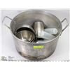 Image 1 : LARGE HEAVY COOK POT, APPROX 30QT, WITH ASSORTED