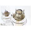 Image 2 : 2 COLLECTIBLE OIL LAMPS INCL 1900 DAISY PATTERN &