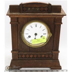 ANTIQUE WOODEN MANTLE CLOCK