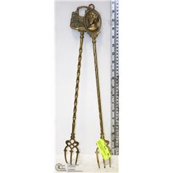 2 BRASS TOASTING FORKS FOR QUEEN ELIZABETH