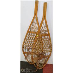 PAIR OF VINTAGE TORPEDO SNOW SHOES