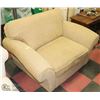 Image 1 : LARGE FABRIC SOFA CHAIR