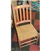 Image 1 : VINTAGE WOOD CHAIR